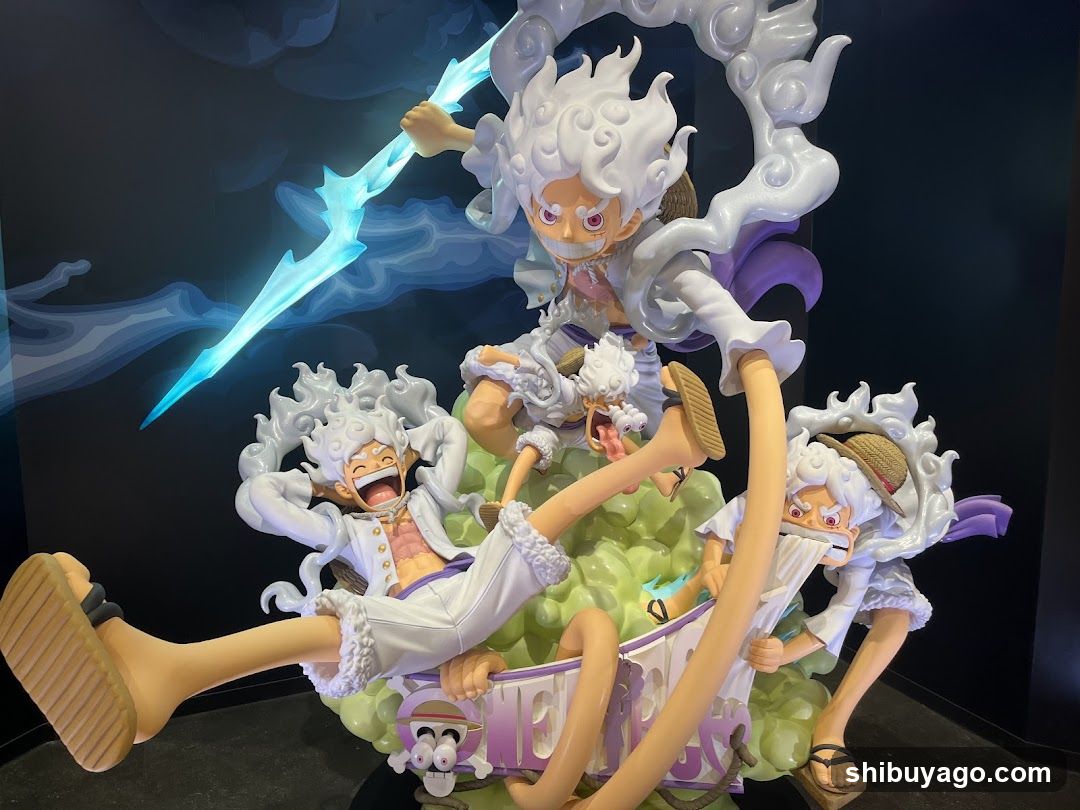 One Piece Luffy Statue Display