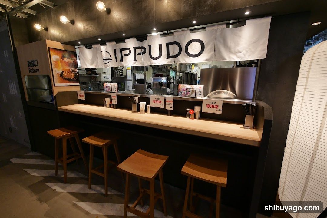 Ippudo Counter Interior