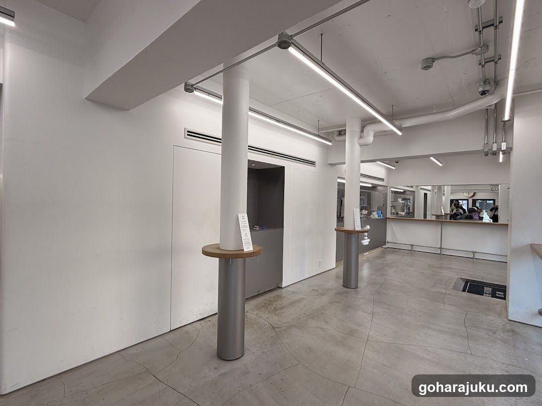 Interior of a modern space with counter and pillars