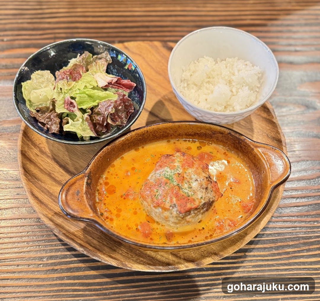 Meatball with Tomato Sauce and Side Salad