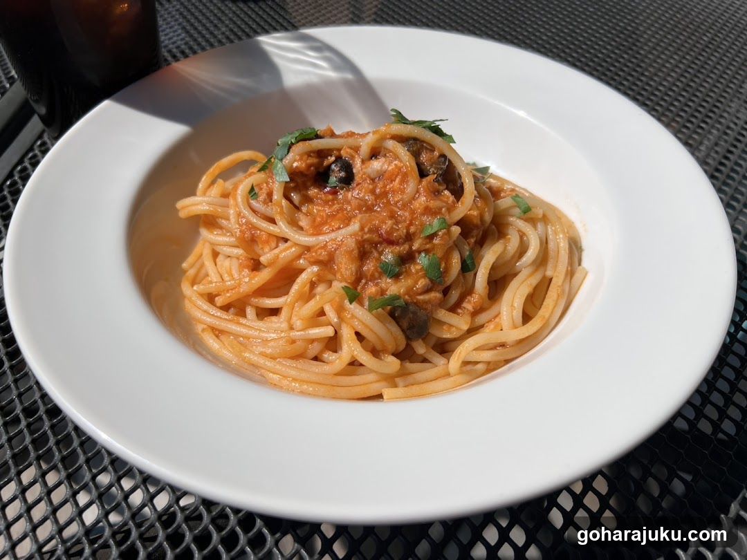 Spaghetti with Tomato Sauce and Olives
