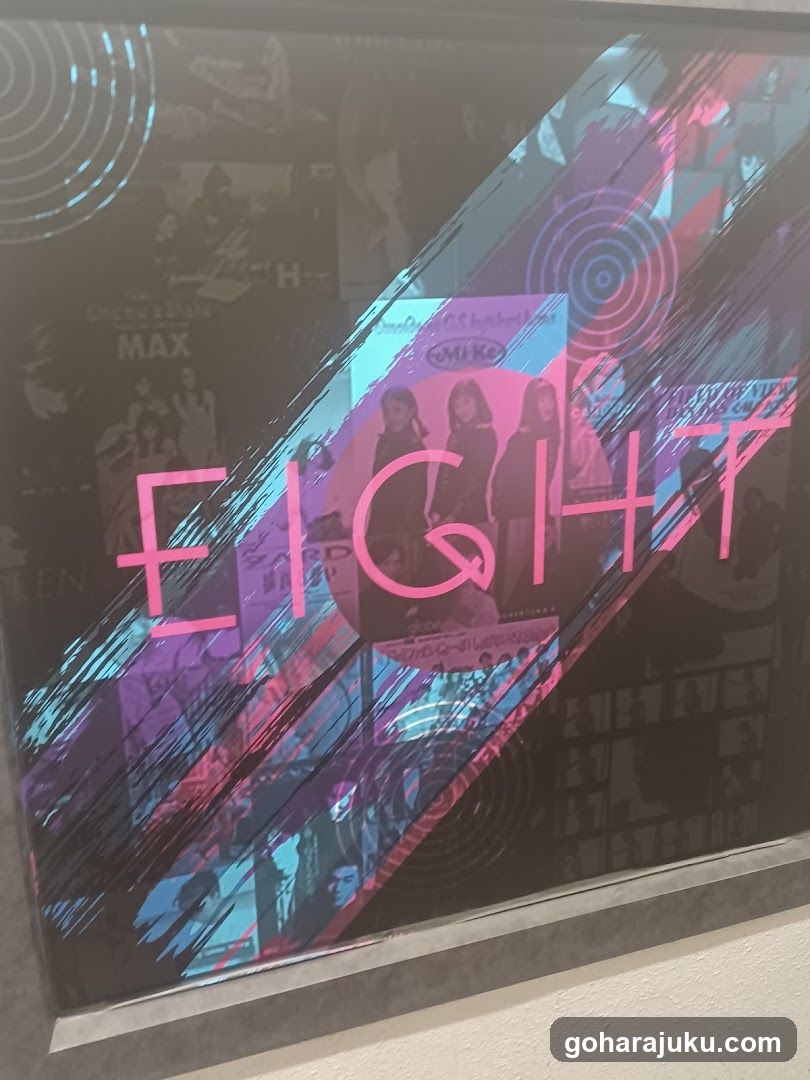 EIGHT Poster Display