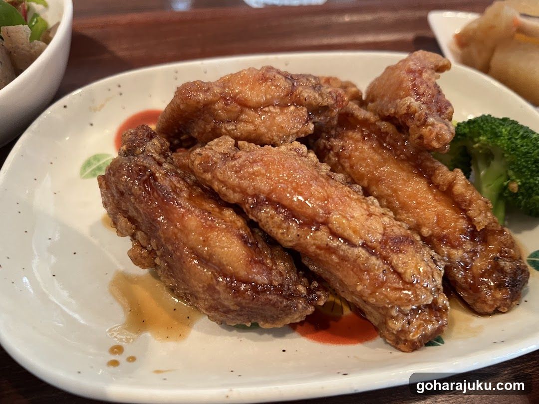 Fried Chicken Wings with Broccoli