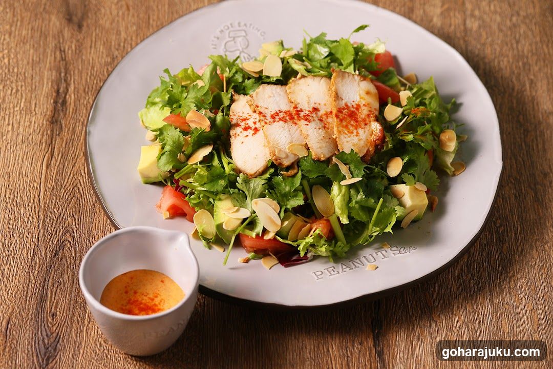 Salad with Chicken and Almonds