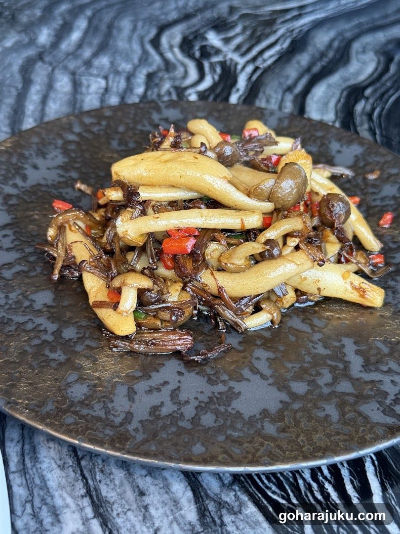 Stir-fried Mushrooms with Red Peppers