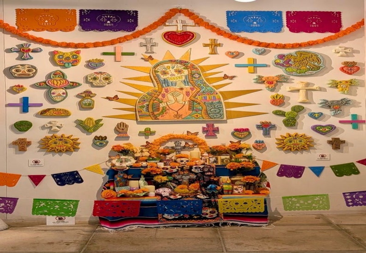 Day of the Dead ofrenda display at Harakado 6F