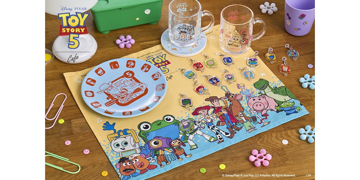 Toy Story 5 Cafe Omotesando goods including room cube, paper shopper, and TV magnet souvenirs